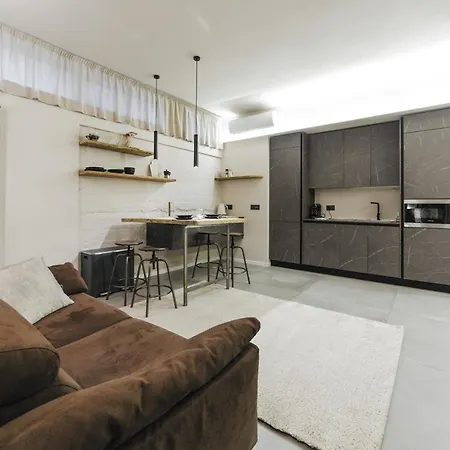 Guesthost - Bullona Design Flat - M5 Domodossola Apartment